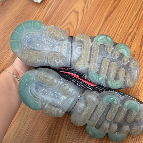 Super cute Vapormax Nike sneakers - Picture 4 of 5
